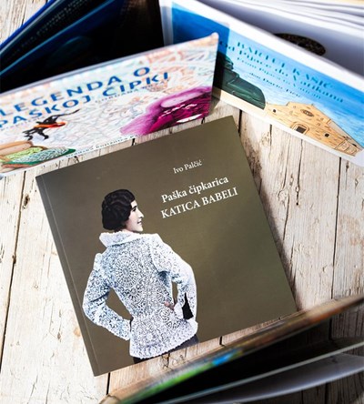 Knjiga Paška čipkarica Katica Babeli